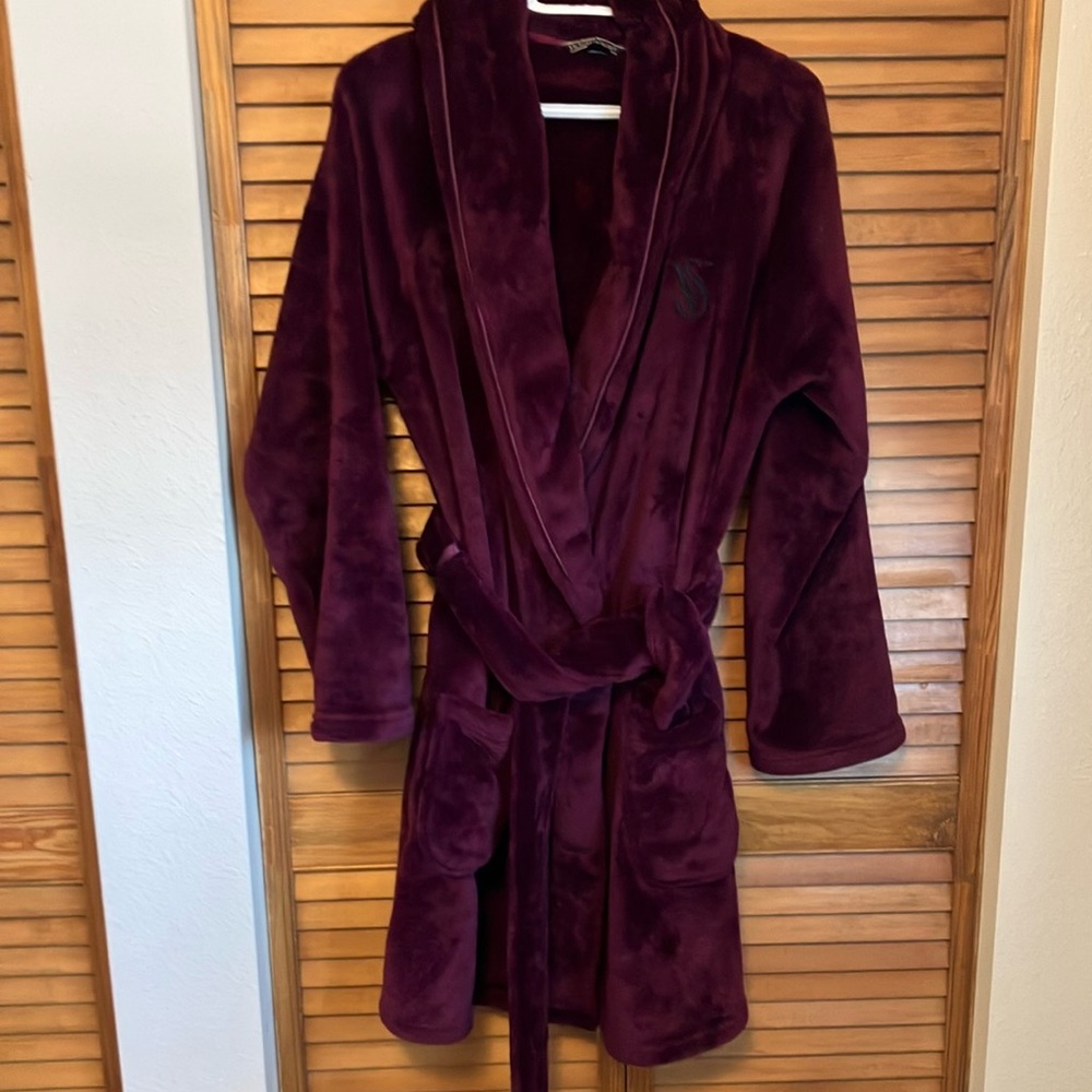 Plush Burgundy Bathrobe Victoria Secret. Size XS/S